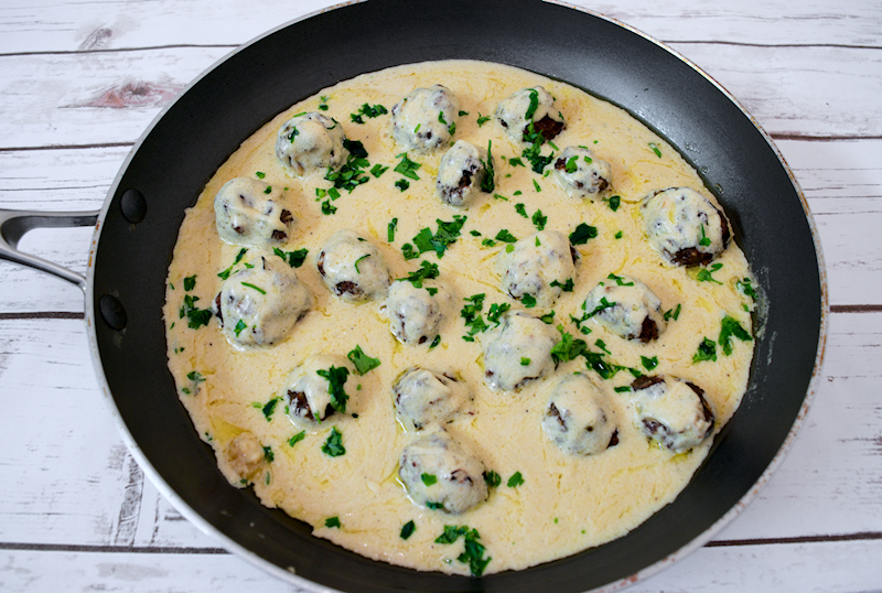 Swedish Meatballs in a Creamy White Sauce - SocraticFood