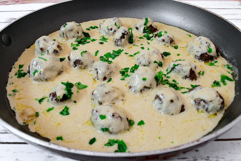 Swedish Meatballs in a Creamy White Sauce - SocraticFood