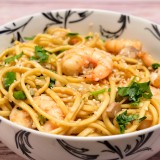 Spicy Asian Noodles with Shrimps and Mushrooms