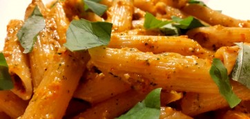 Penne with red pepper pesto