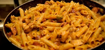 One-Pot Exotic Pasta with Chicken and Sausages